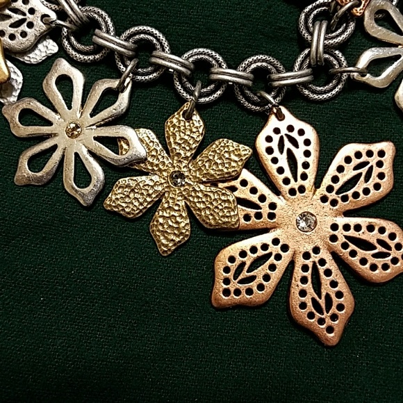 VINTAGE CHICO'S FLOWER NECKLACE - Picture 3 of 6